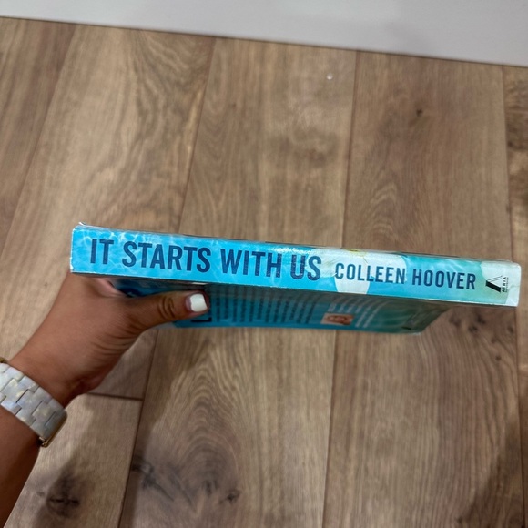 Colleen Hoover Book Set Bundle - It Ends With Us & It Starts With Us - Picture 7 of 15
